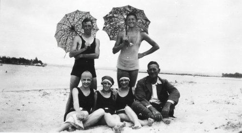 1920s Holiday Snap at The Entrance 01-min