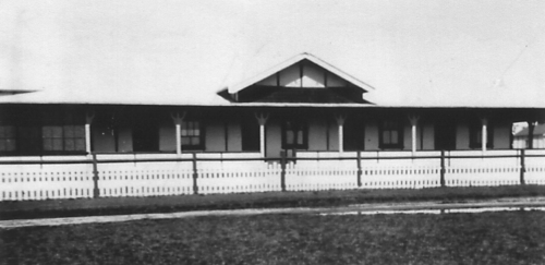 1923 Lakeside Guest House-min