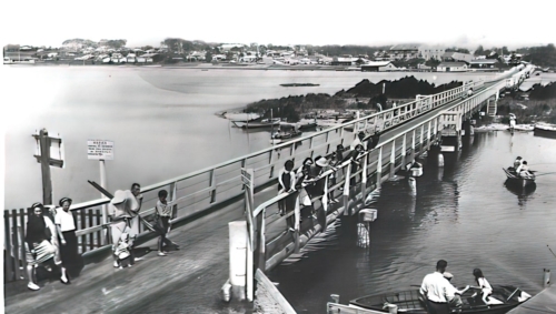 1934 The-Entrance Wooden Bridge-min