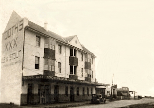 Entrance Hotel 1928-05j-min